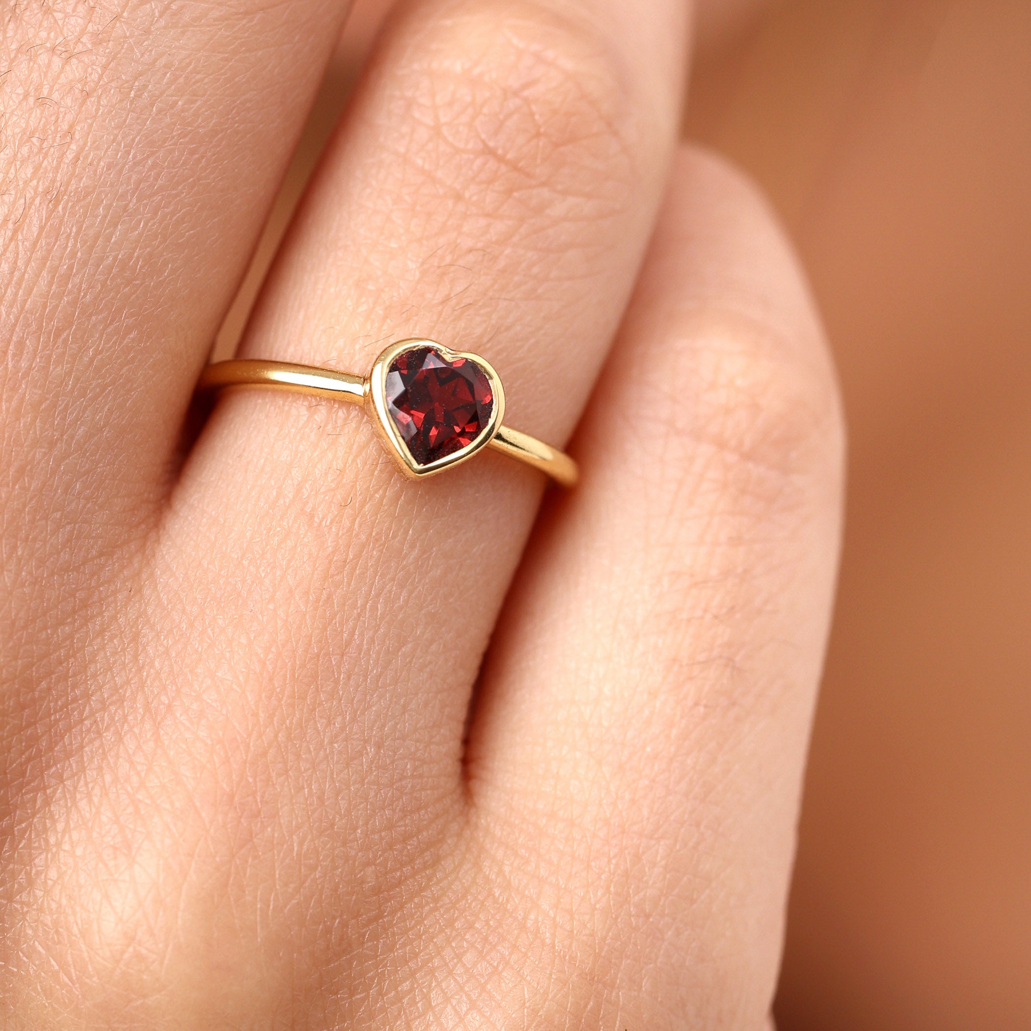 Garnet Ring Lila - January Birthstone